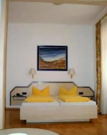 Altstadt Hotel 3*