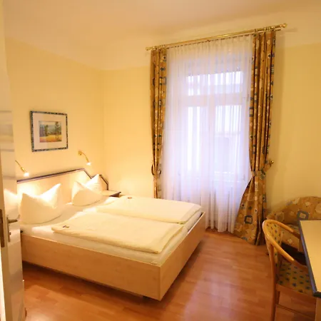 Altstadt Hotel 3*